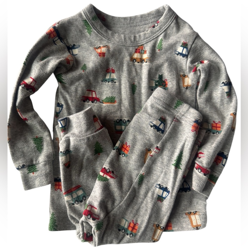 GAP Kids Gray Long Sleeve Shirt and Pants Christmas Pajama Set